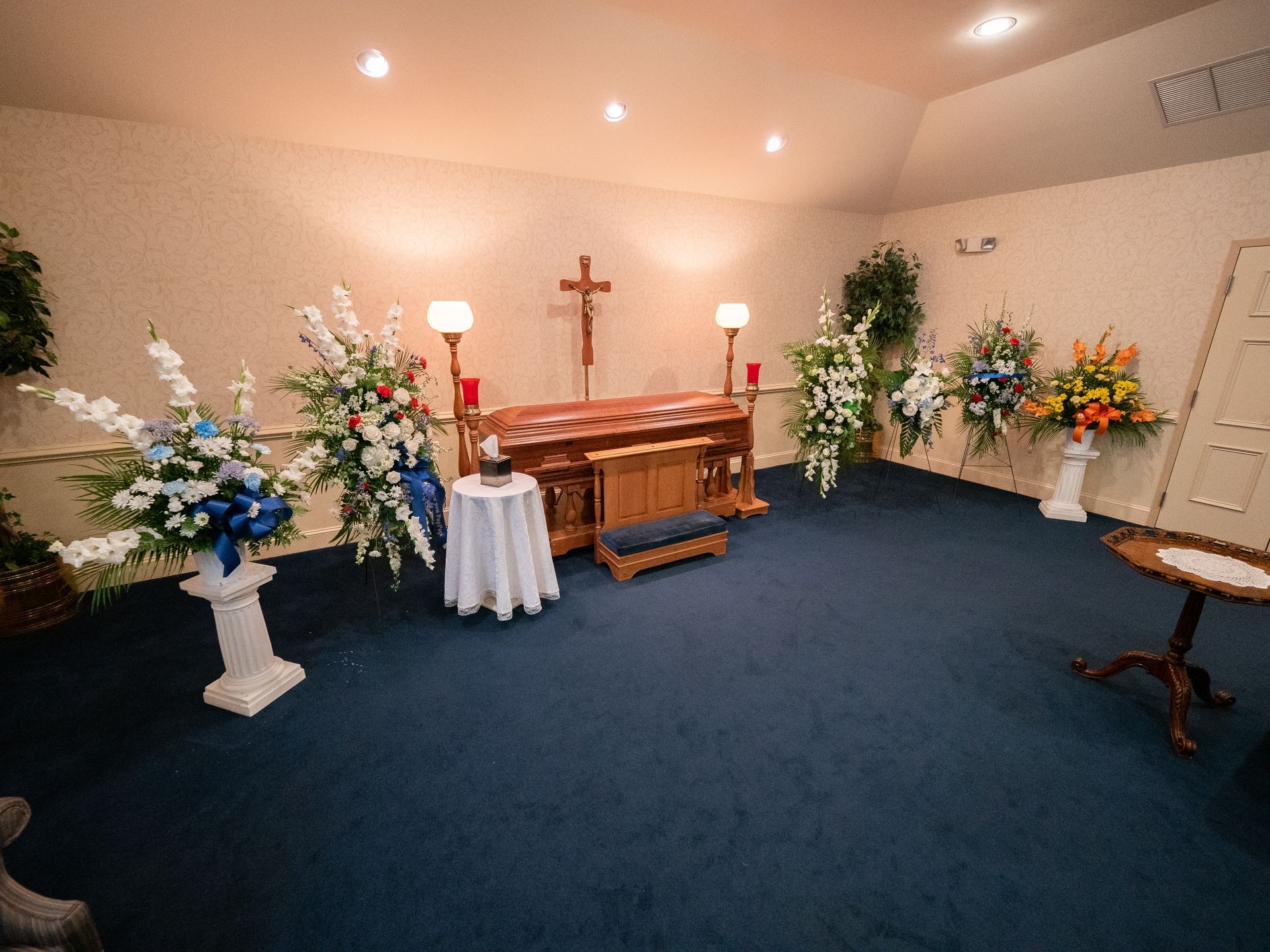 Service room photo of Lee Funeral Home's Calvert location