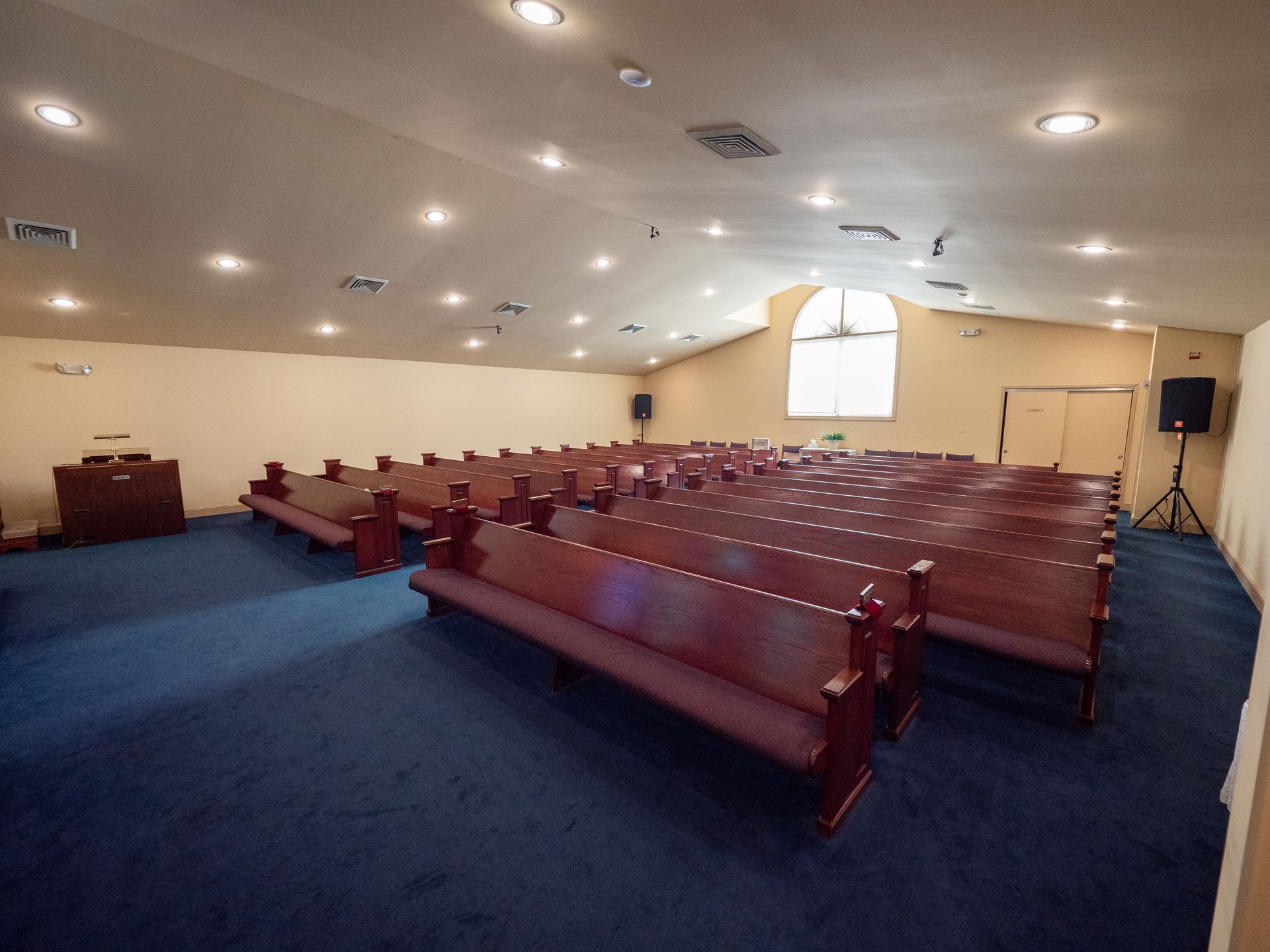 Service room photo of Lee Funeral Home's Calvert location