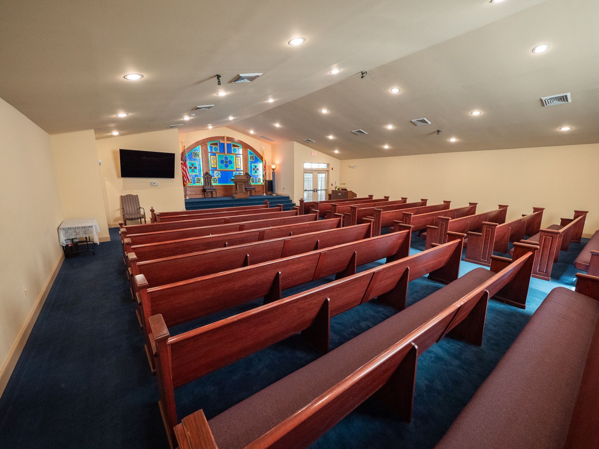Service room photo of Lee Funeral Home's Calvert location
