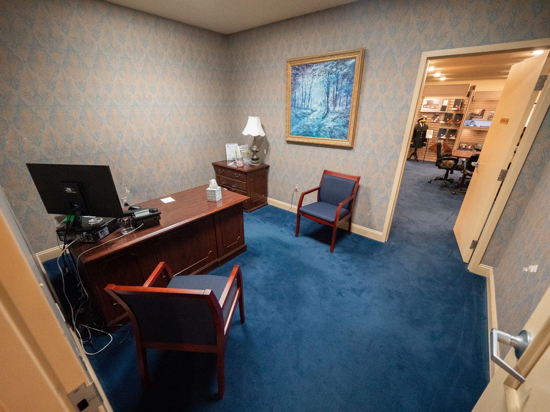 Office photo of Lee Funeral Home's Calvert location