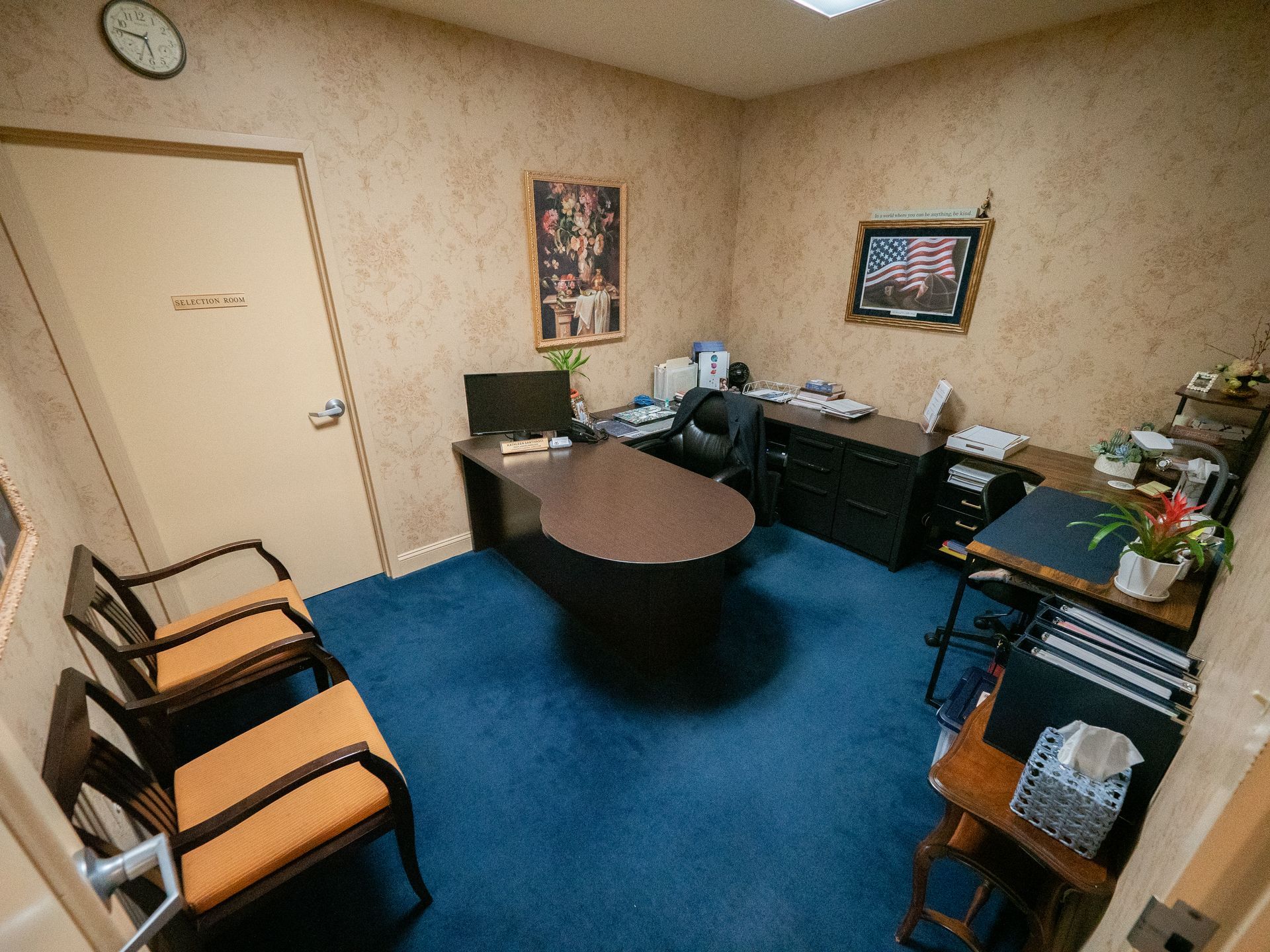 Office photo of Lee Funeral Home's Calvert location