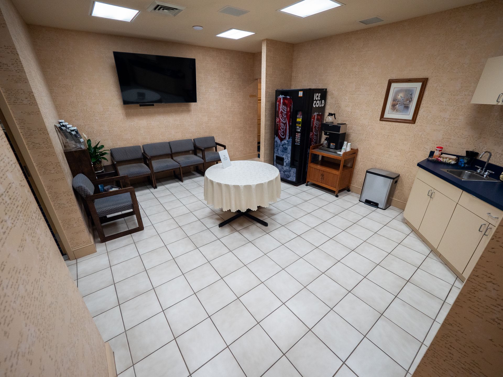 Meeting room photo of Lee Funeral Home's Calvert location