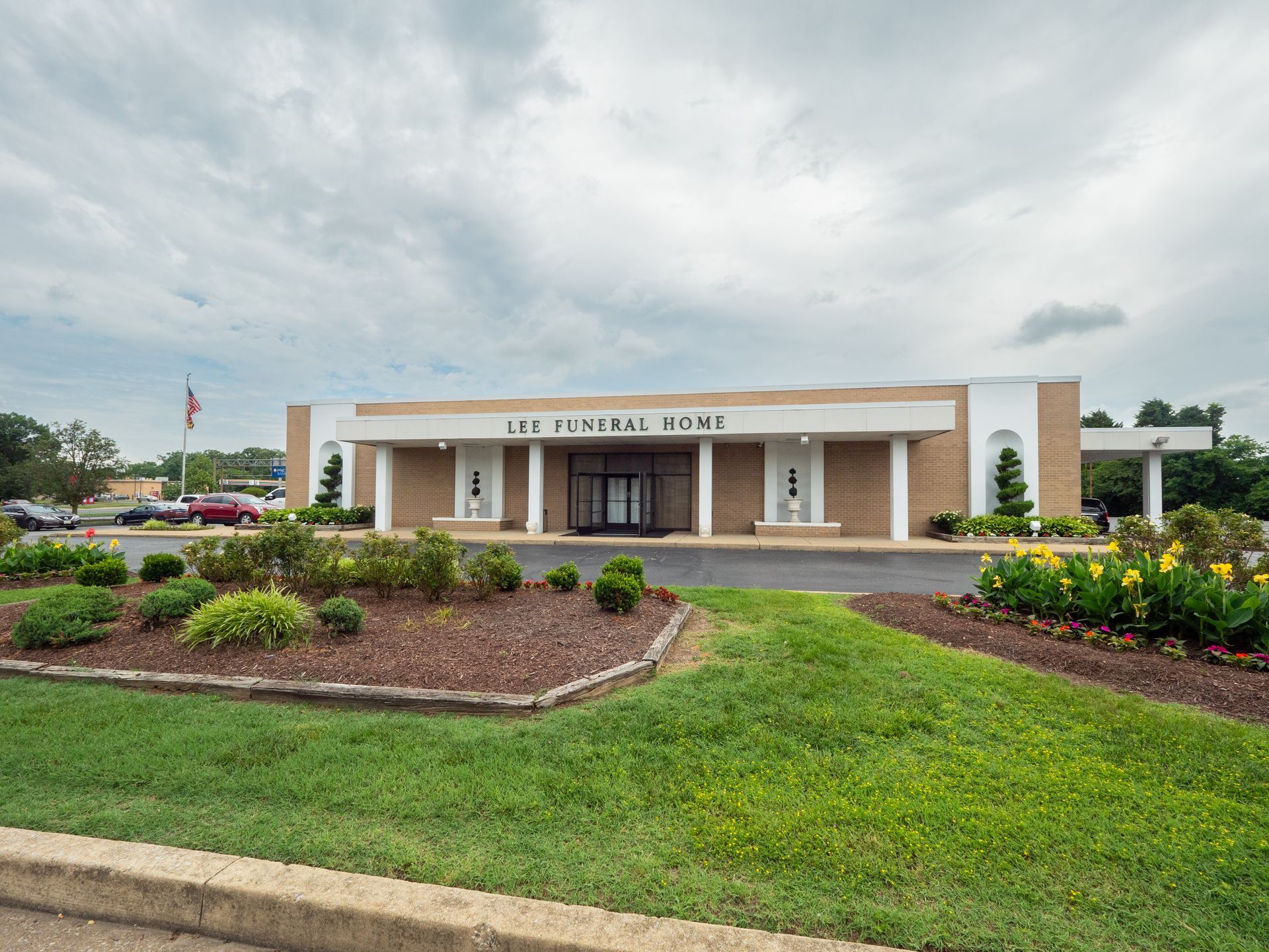 Exterior of Lee Funeral Home - Clinton Location