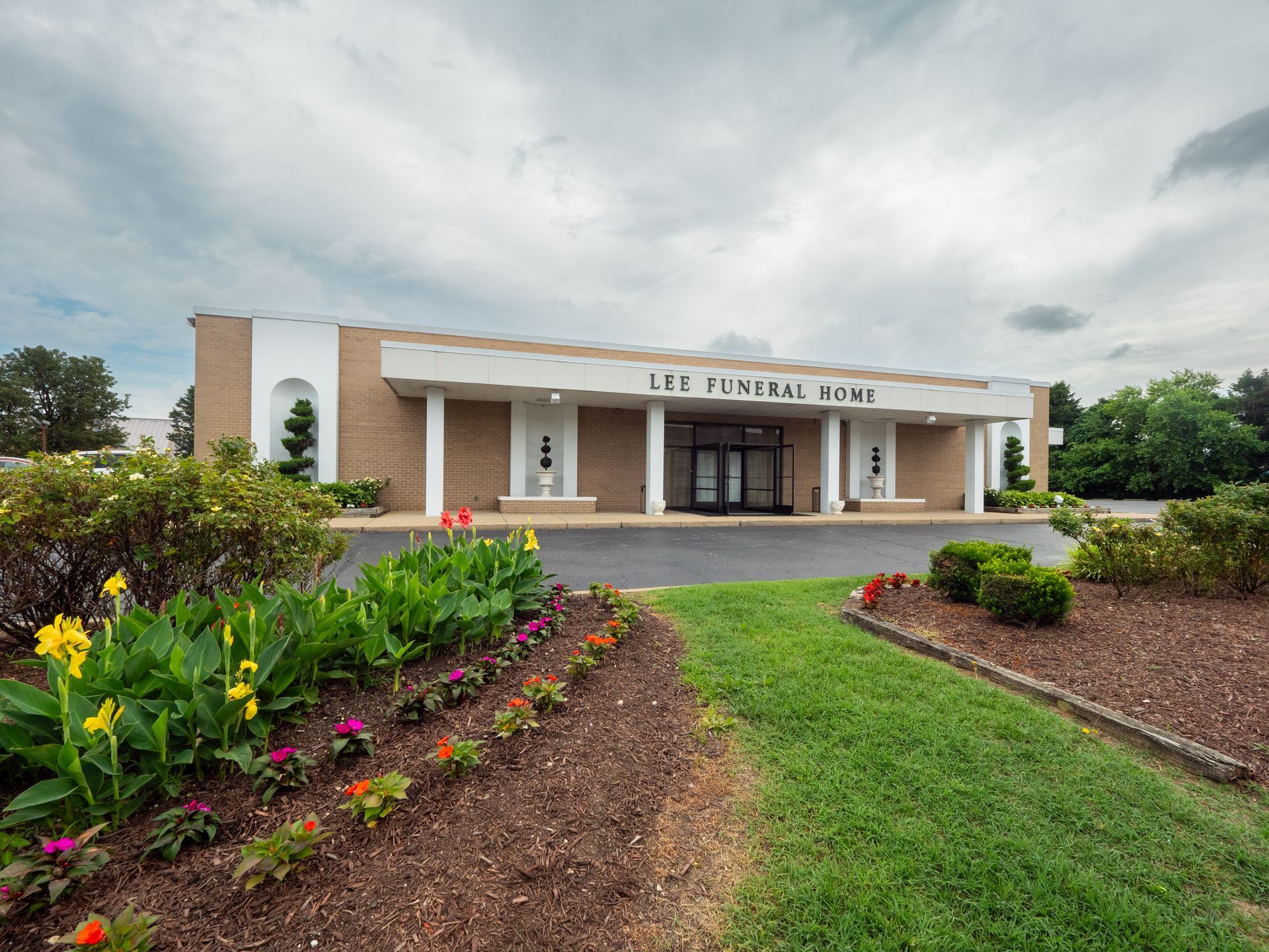 Exterior of Lee Funeral Home - Clinton Location