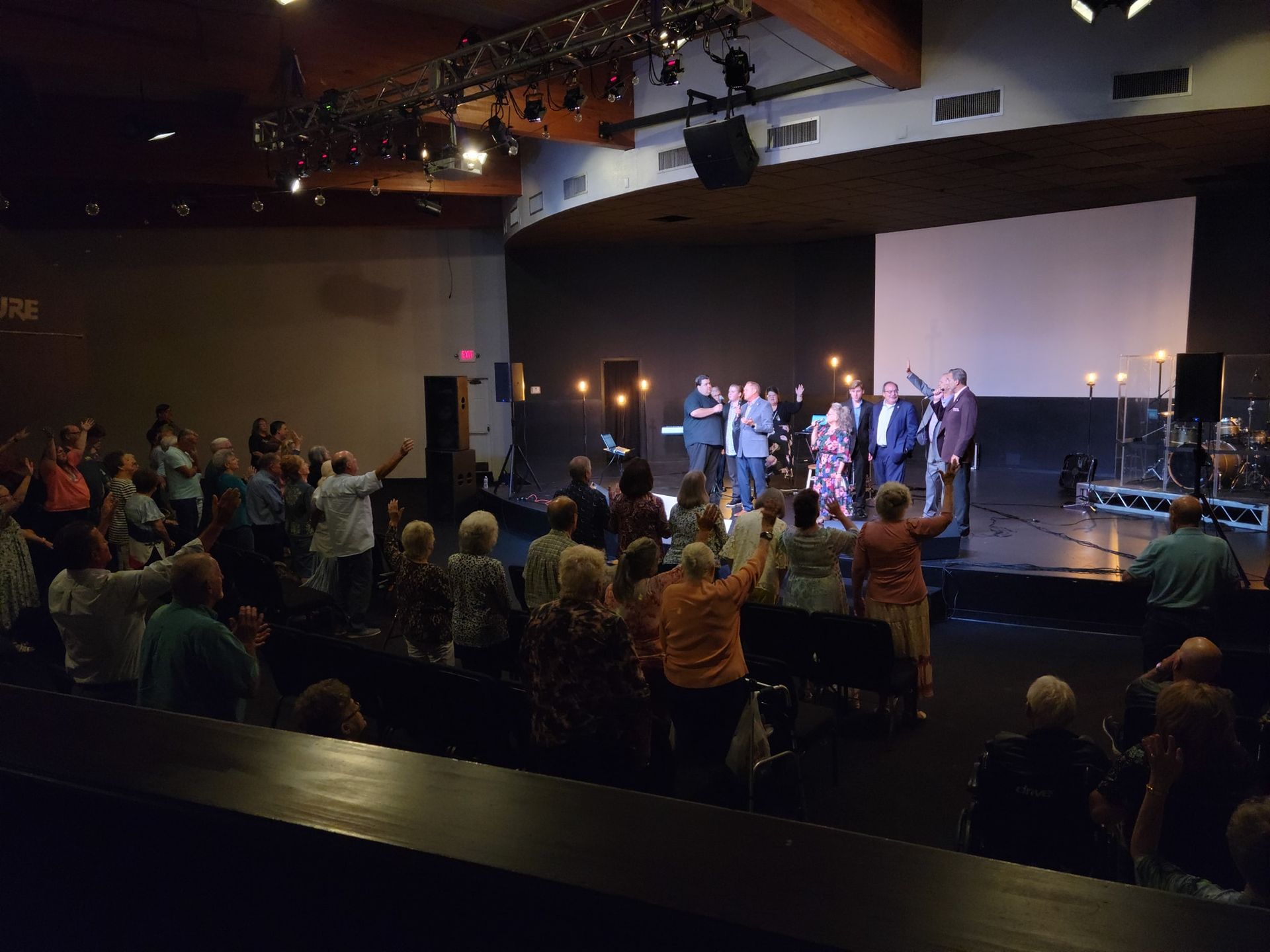 Hooten's Monthly hosted Gospel