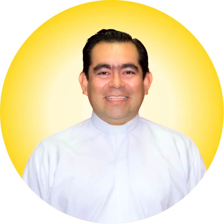 Padre Diego Fabián Pulido - Capellán Una mujer lleva un polo verde y sonríe.