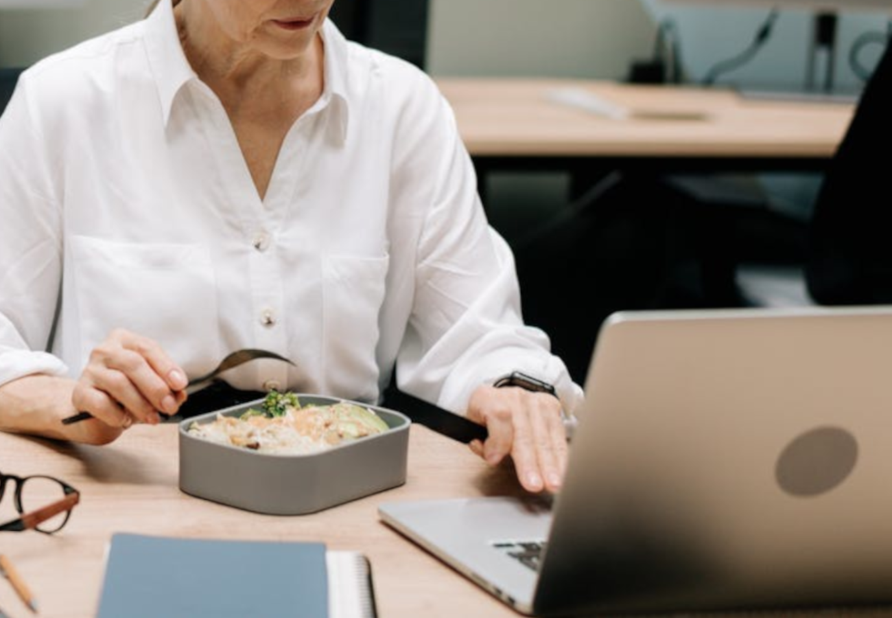 Hygienic Practices for Eating in the Office
