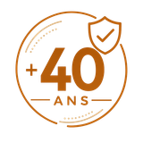 Insigne circulaire orange avec écusson et coche, portant l'inscription « +40 ANS » pour 40 ans.