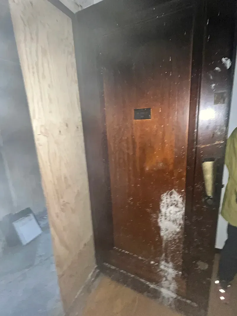Réparation porte bois avant