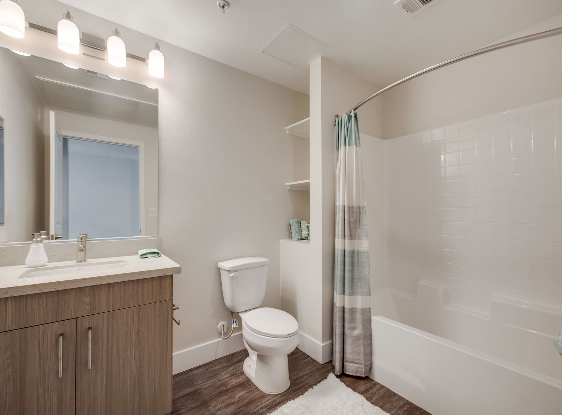 Sliding Photo Gallery Displaying Apartment Features #1