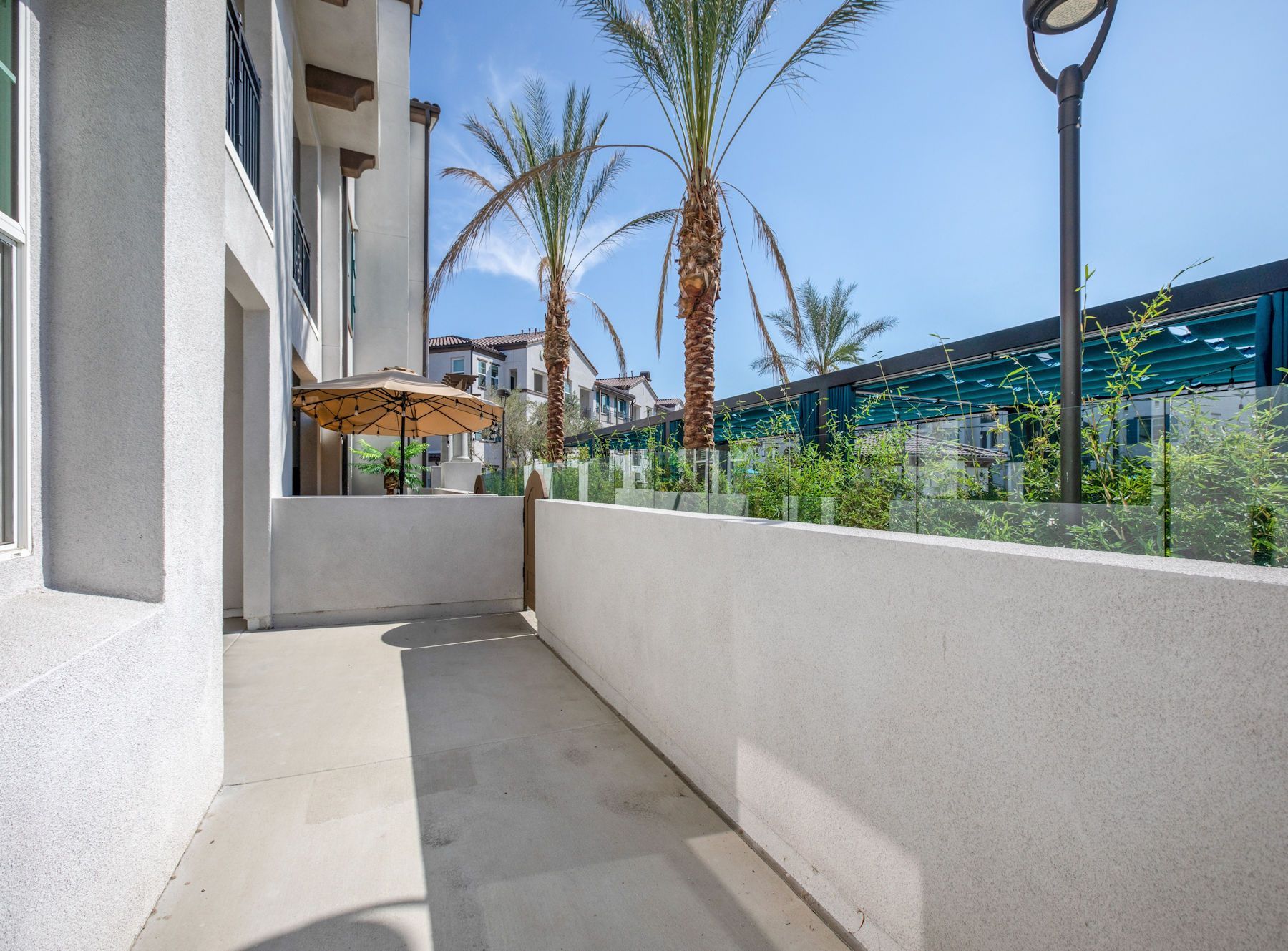 Sliding Photo Gallery Displaying Apartment Features #1