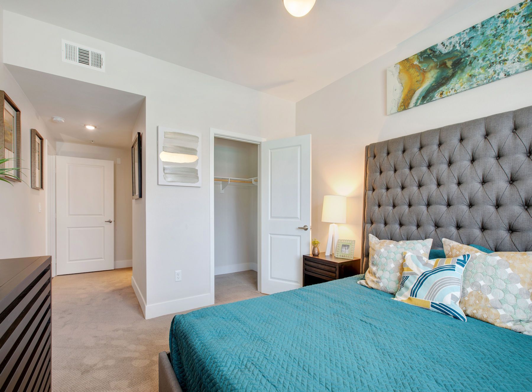 Sliding Photo Gallery Displaying Apartment Features #1
