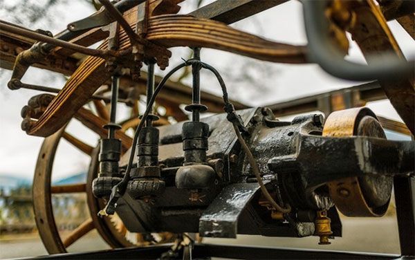 1898 Dr. Ferdinand Porsche designed the