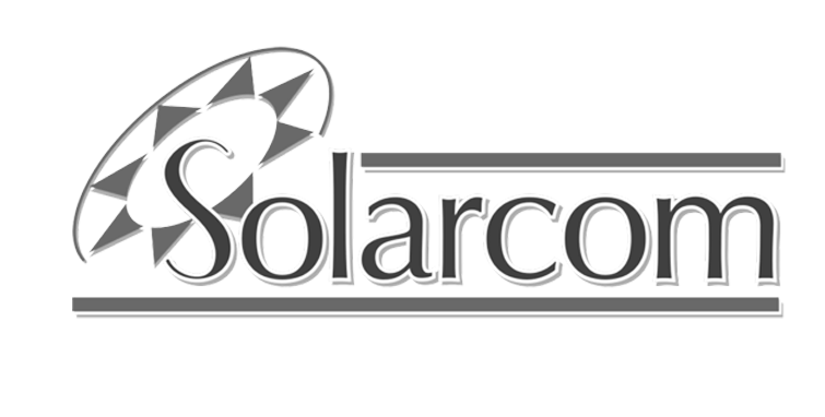 Logo Solarcom en texte gris avec une icône d'étoile circulaire stylisée au-dessus du nom de la marque.