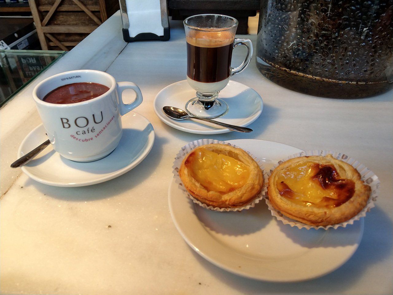 Coffees and natas served for breakfast in Madrid
