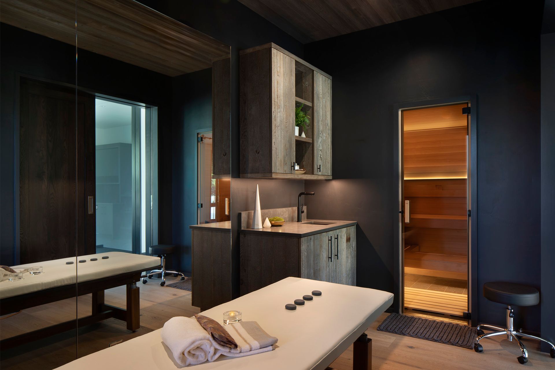 A room with a table and a sauna in it