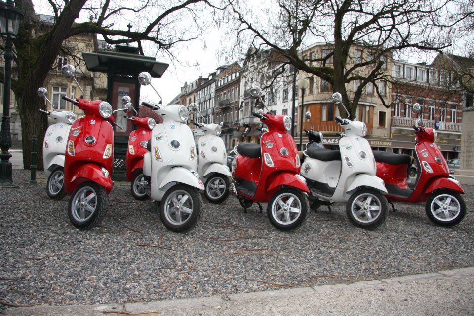 groot aantal vespas huren met uw bedrijf