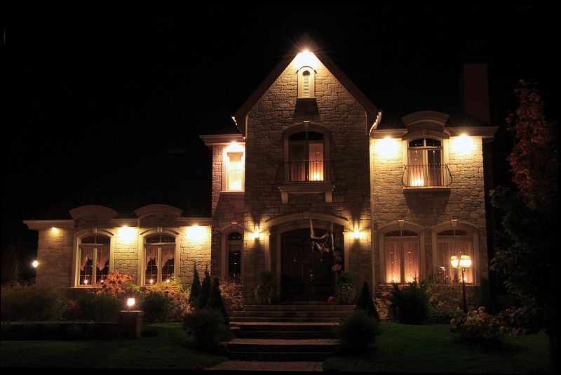 outdoor lighting electrician in Huntsville