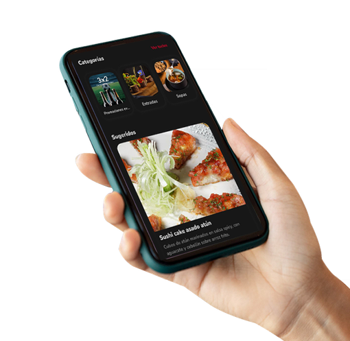 Mano con app de comida y plato servido en mesa.