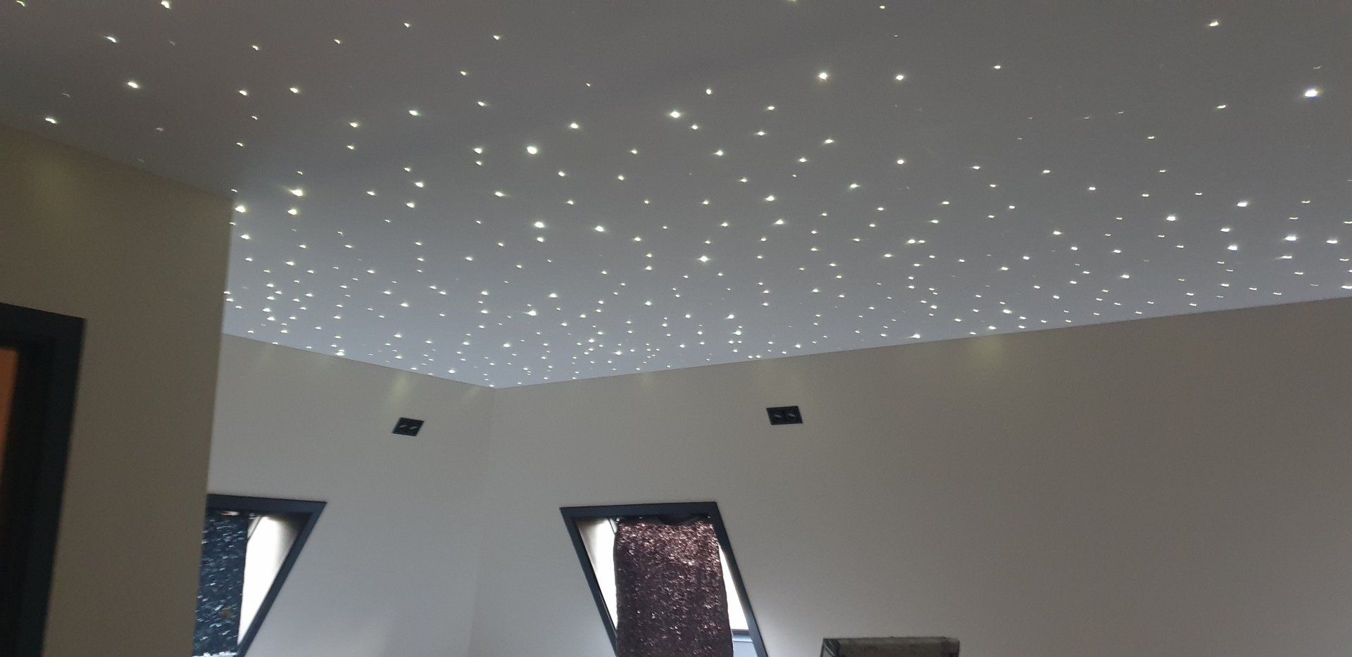 spanplafond met sterrenhemel