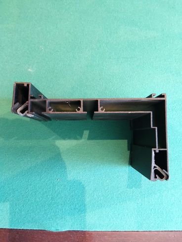 Aluminium gordijnprofiel, zwart, met geïntegreerde rail voor runners