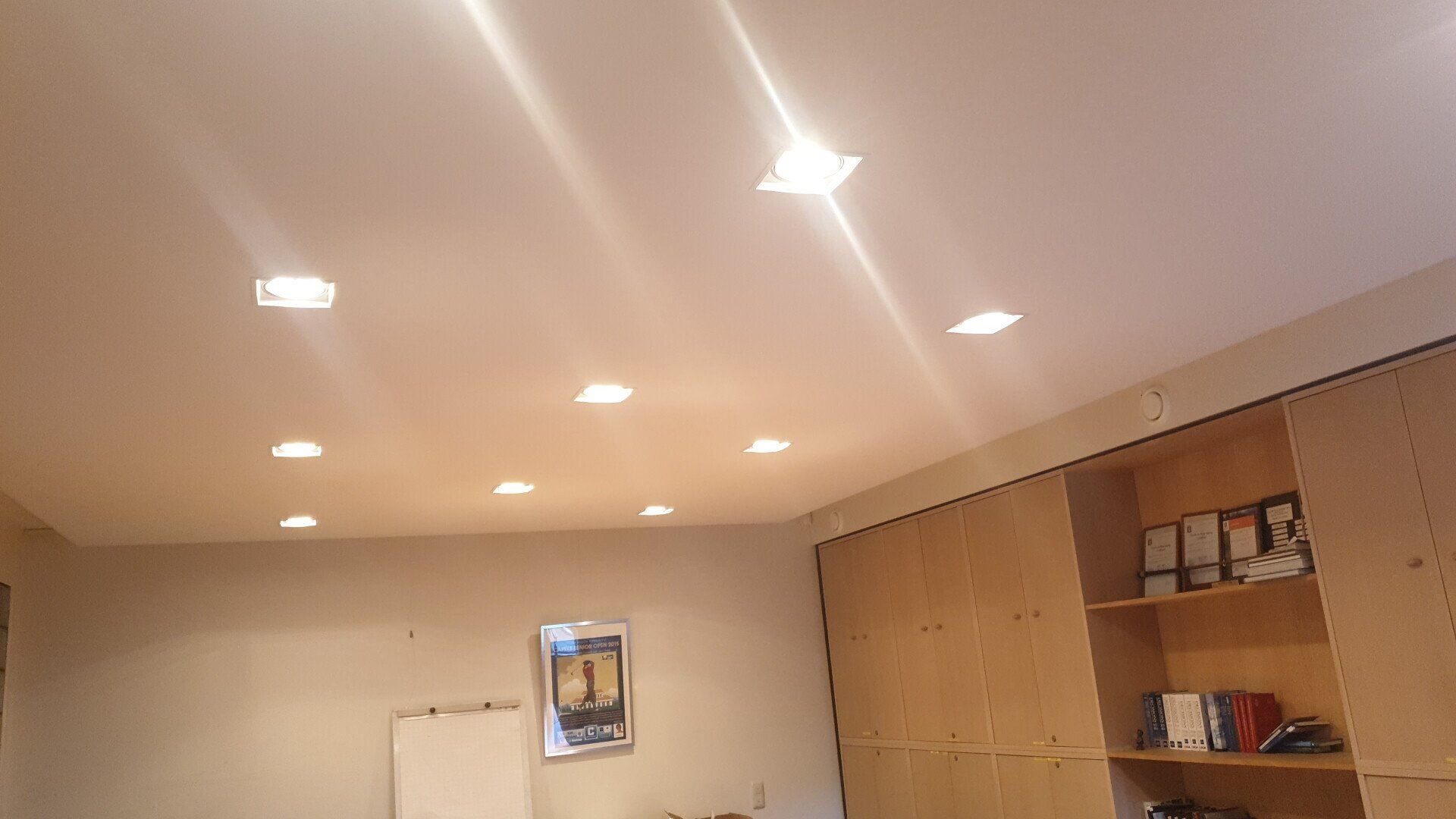 Frame met downlighters