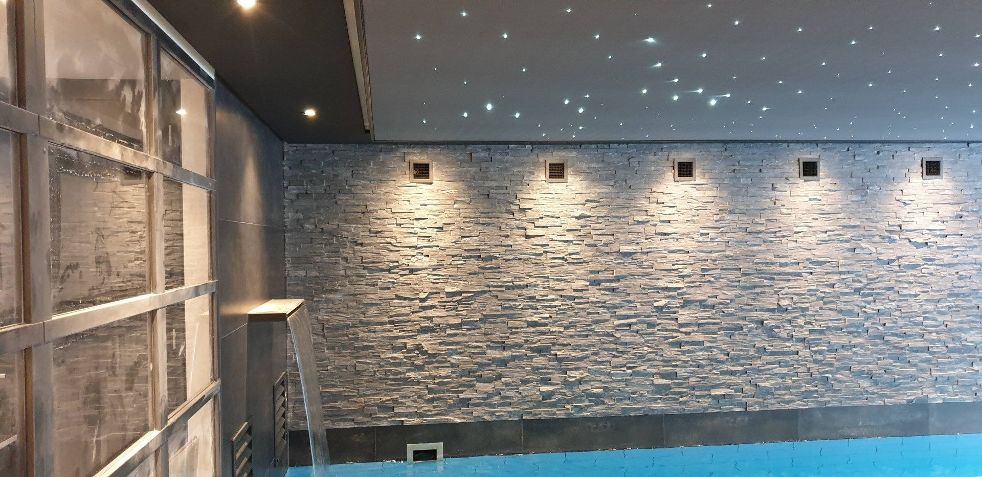 spanplafond met sterrenhemel