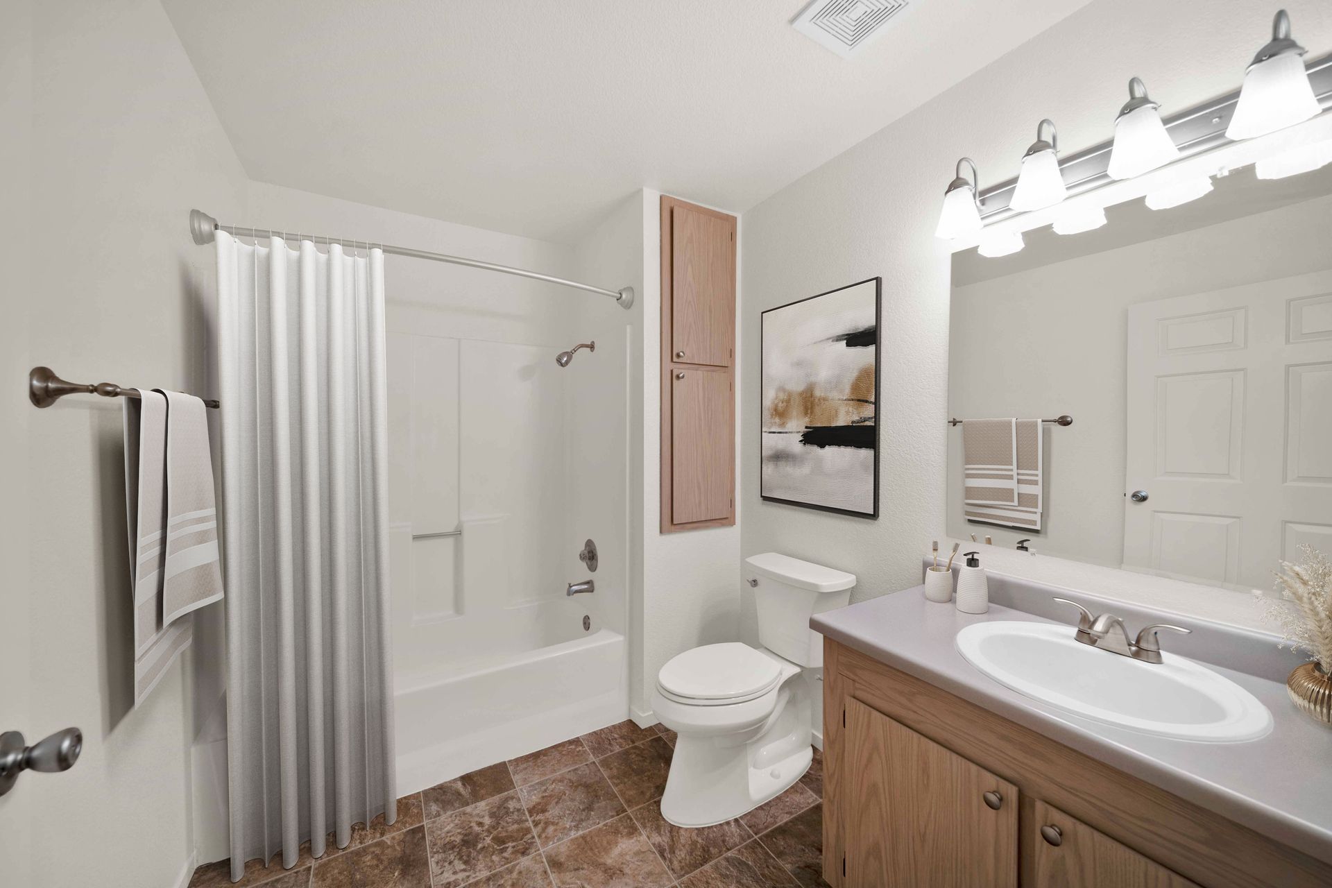 1 bedroom, 1 bathroom - Hallway bathroom