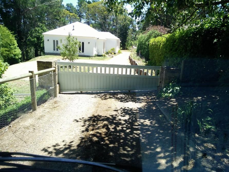 A White House is Behind a Gate That is Open — Southern Gate Automation in Mittagong, NSW