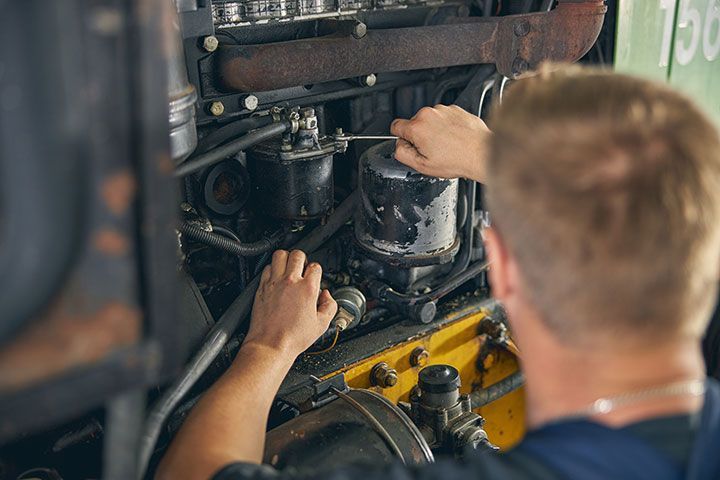 male using screw key