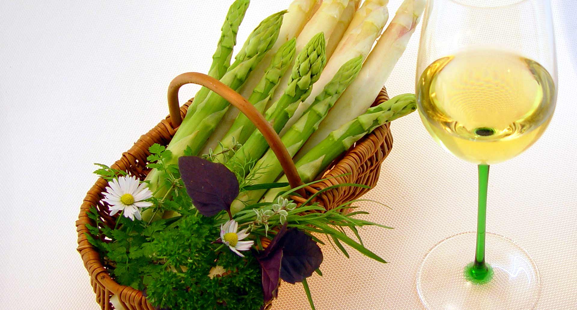 Wein Tirol - Spargel und Wein