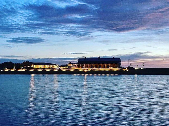 Wildwood Weddings venue on the lake at dusk