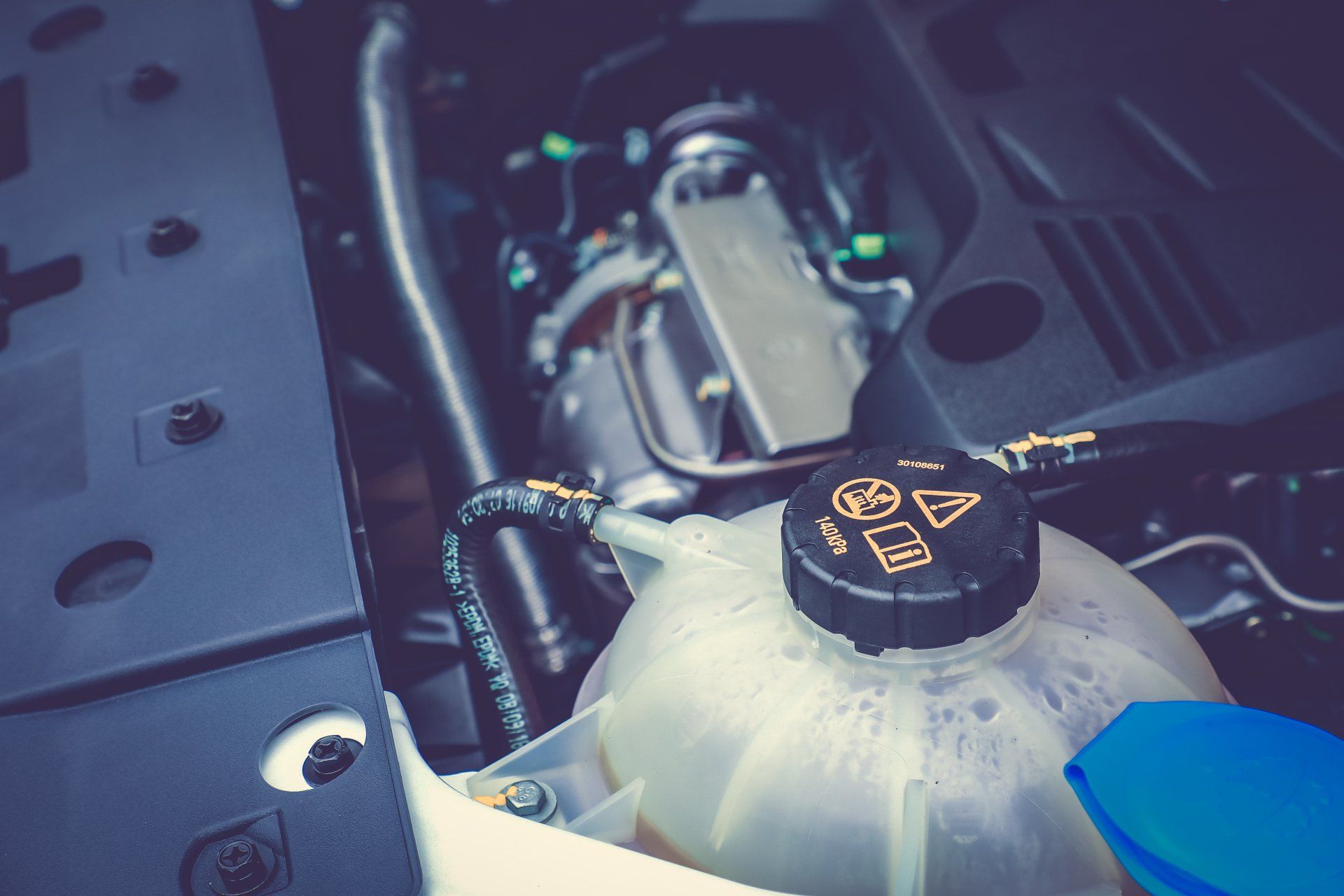 car engine cooling liquid flask
