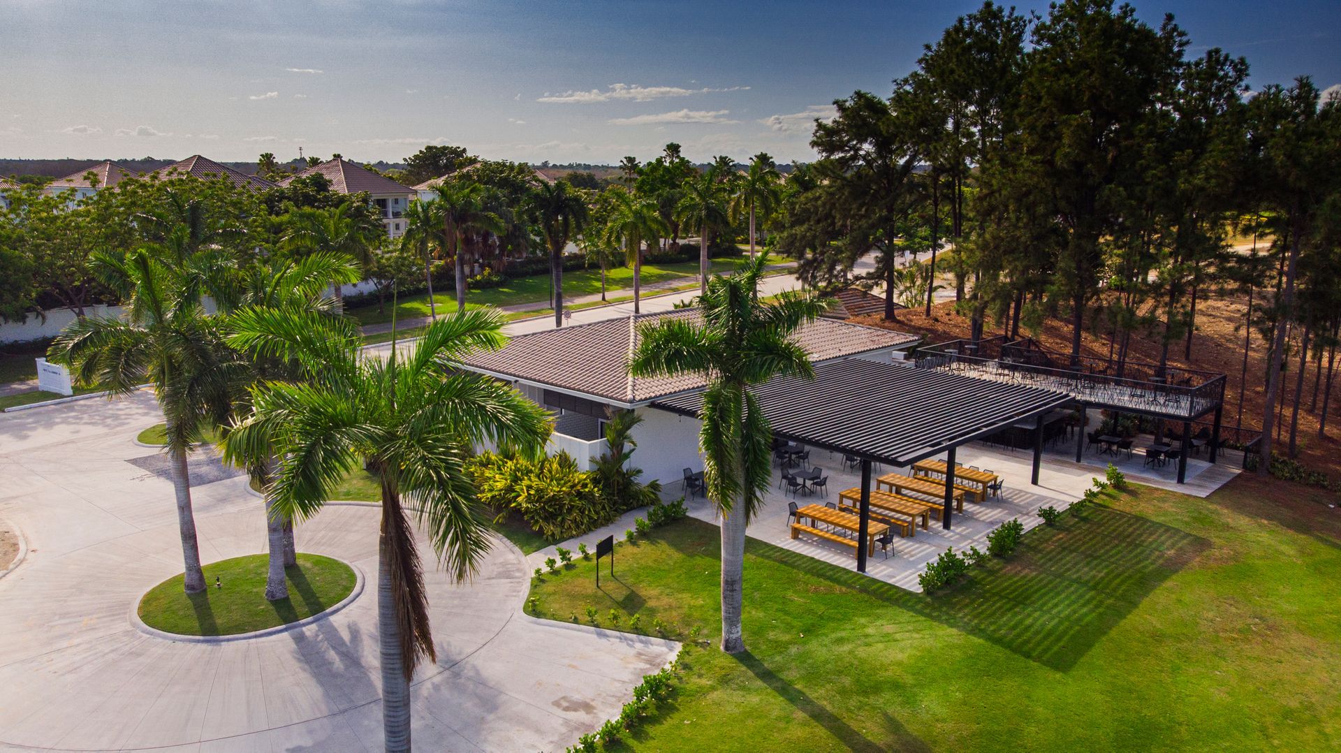 Modern boutique marketplace and luxury convenience store interior at Bijao Beach Club & Residences, Panama.
