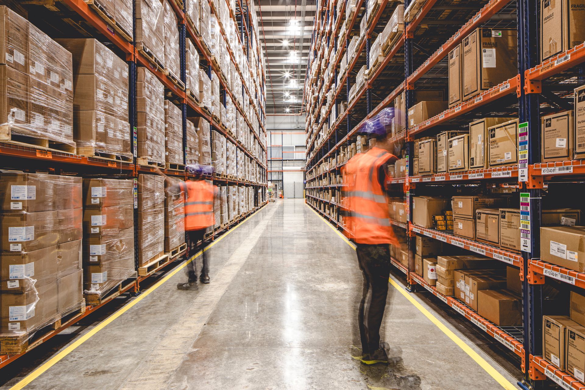 Wide angle interior view of the FedEx logistics warehouse and distribution center in Panama Pacifico.