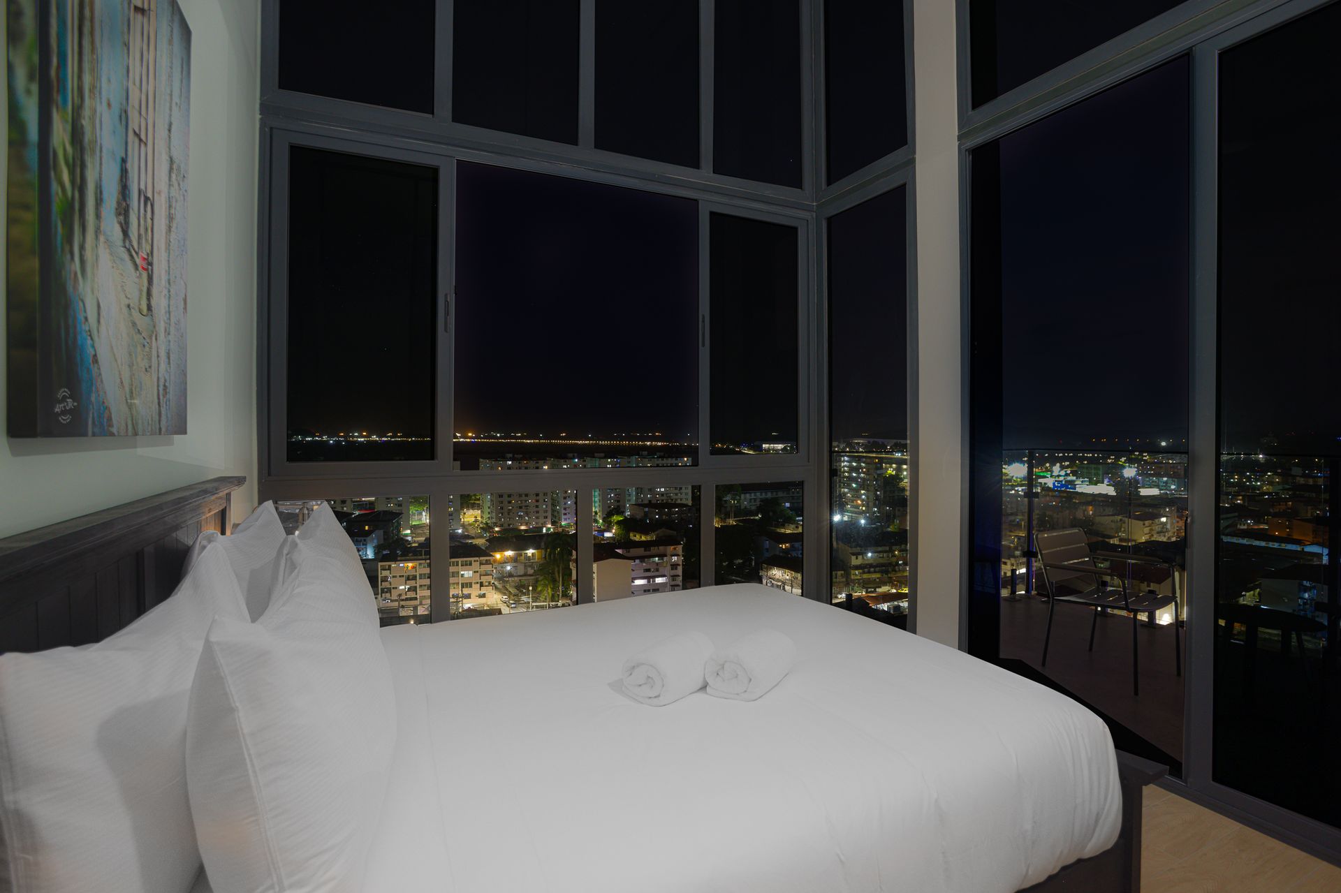 The same Casco View penthouse at night with the Panama City skyline lit up — interior photography by Iván Márquez Studio