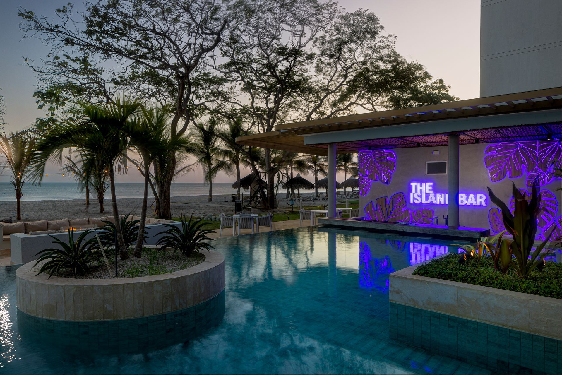 Closer view of the Island Bar and outdoor seating at Radisson Riviera Pacifica, Panama.