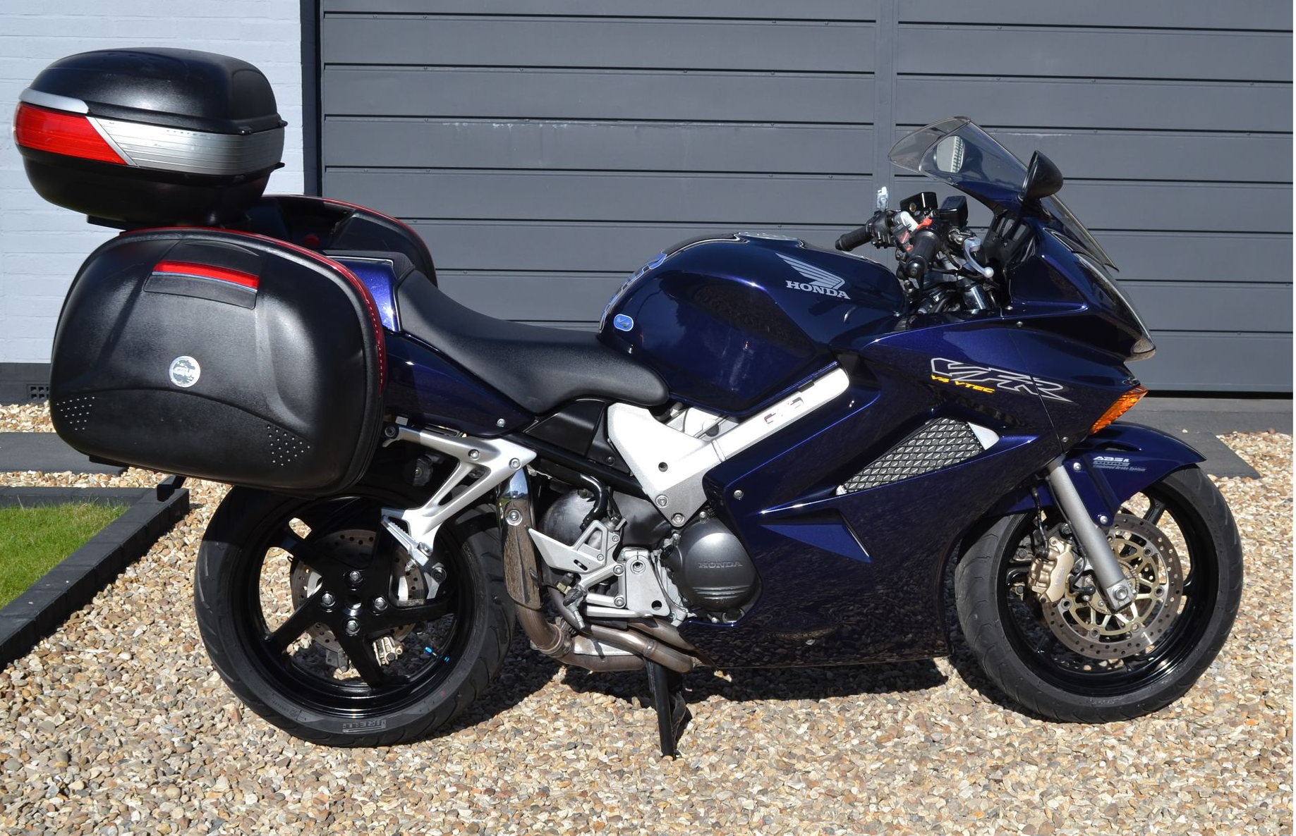 Stunning Low Mileage 2002 Blue Honda VFR 800 VTEC / Used Bike Trading