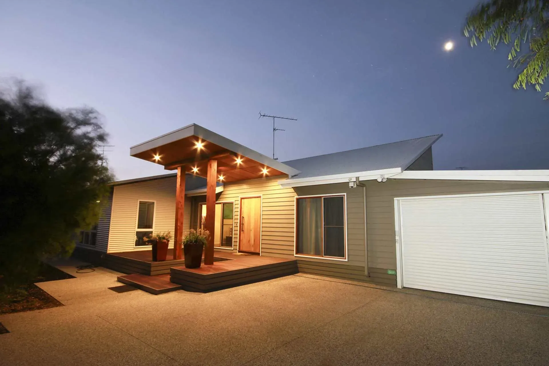 Outdoor House View with Antenna on the Top | Indented Head, Vic | Coastyle Building Solutions