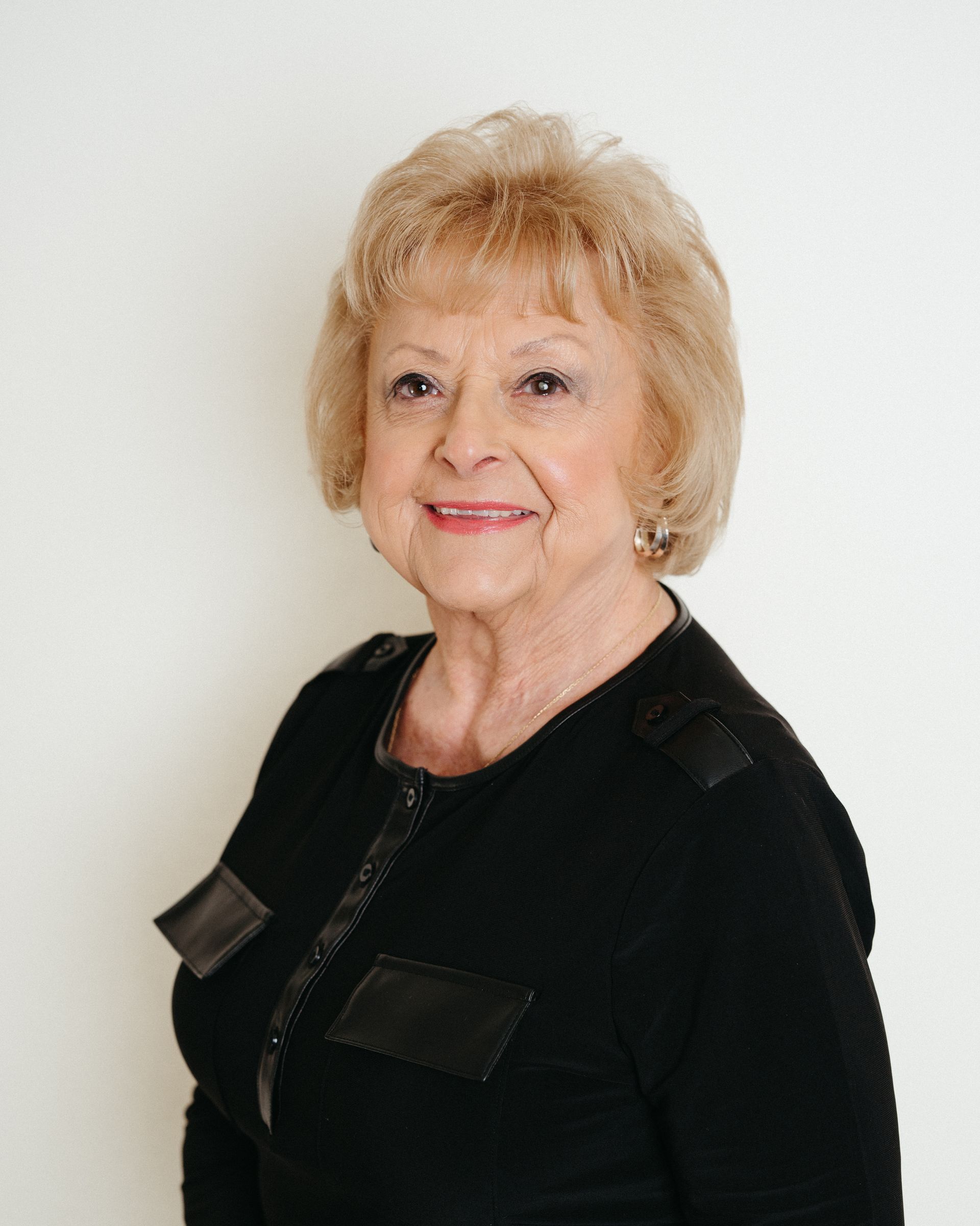 MARY KUSSY