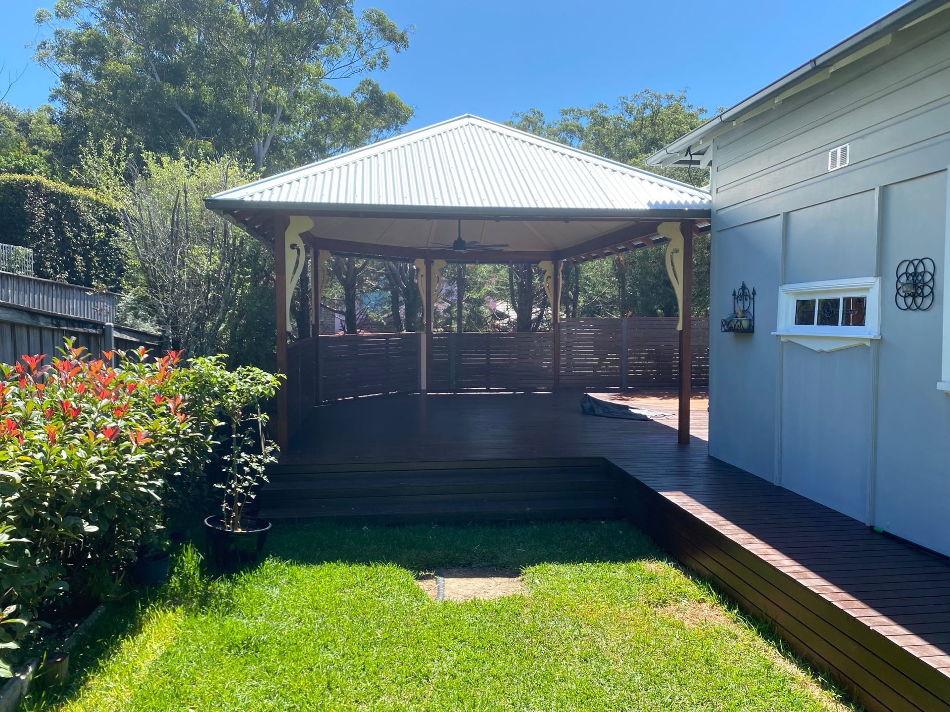 Backyard Deck and Covered Pavilion With Wooden Steps — Lakecrest Projects in Belmont North, NSW