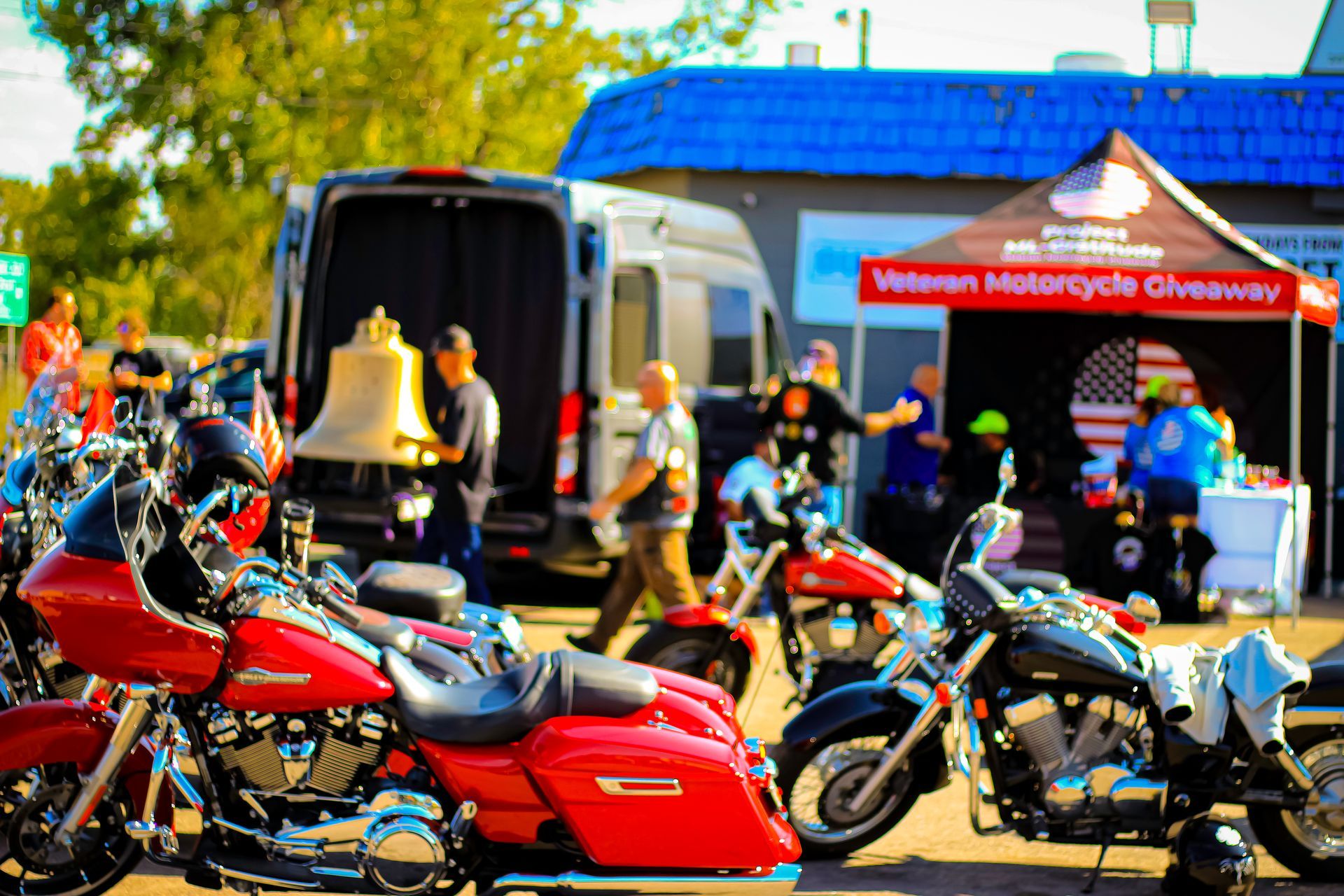 A bunch of motorcycles are parked in front of a building.