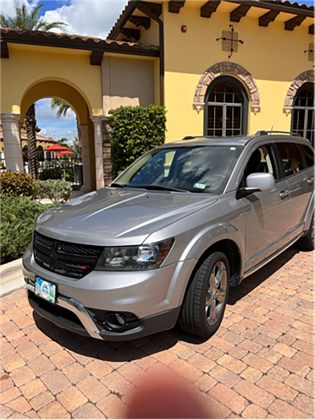 Car Parked In Front Of House | Sarasota County, FL | Shoreline Airport Transportation LLC