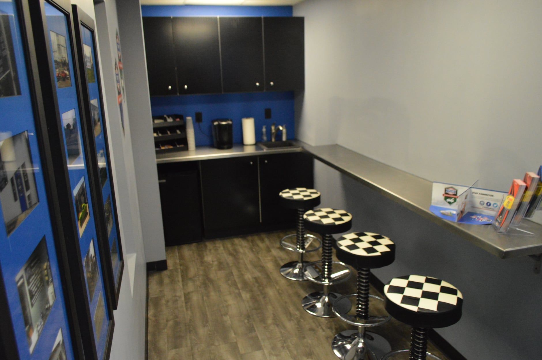 Sitting-Area | Full Throttle Automotive LLC