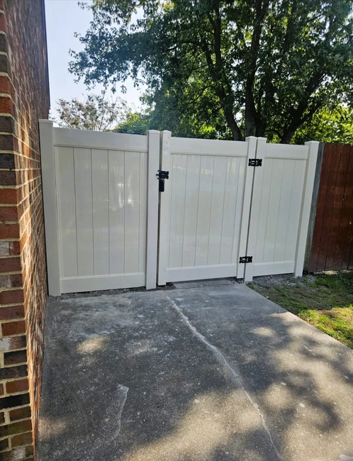 New vinyl fence installation
