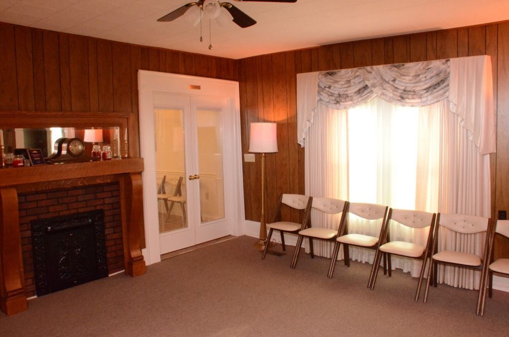 More seating near the fireplace