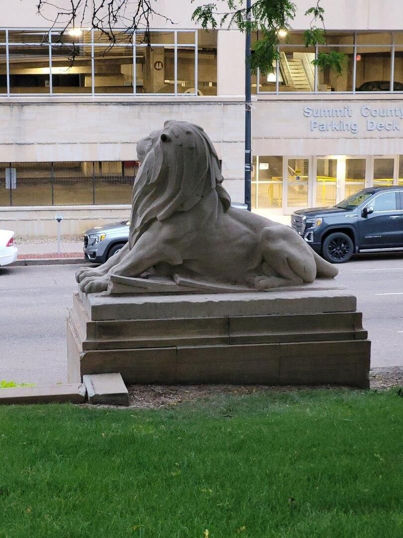 Lion Statue at Summit Co Courthouse 'After' image - Stone Restoration by Ameriseal (330) 794-8040