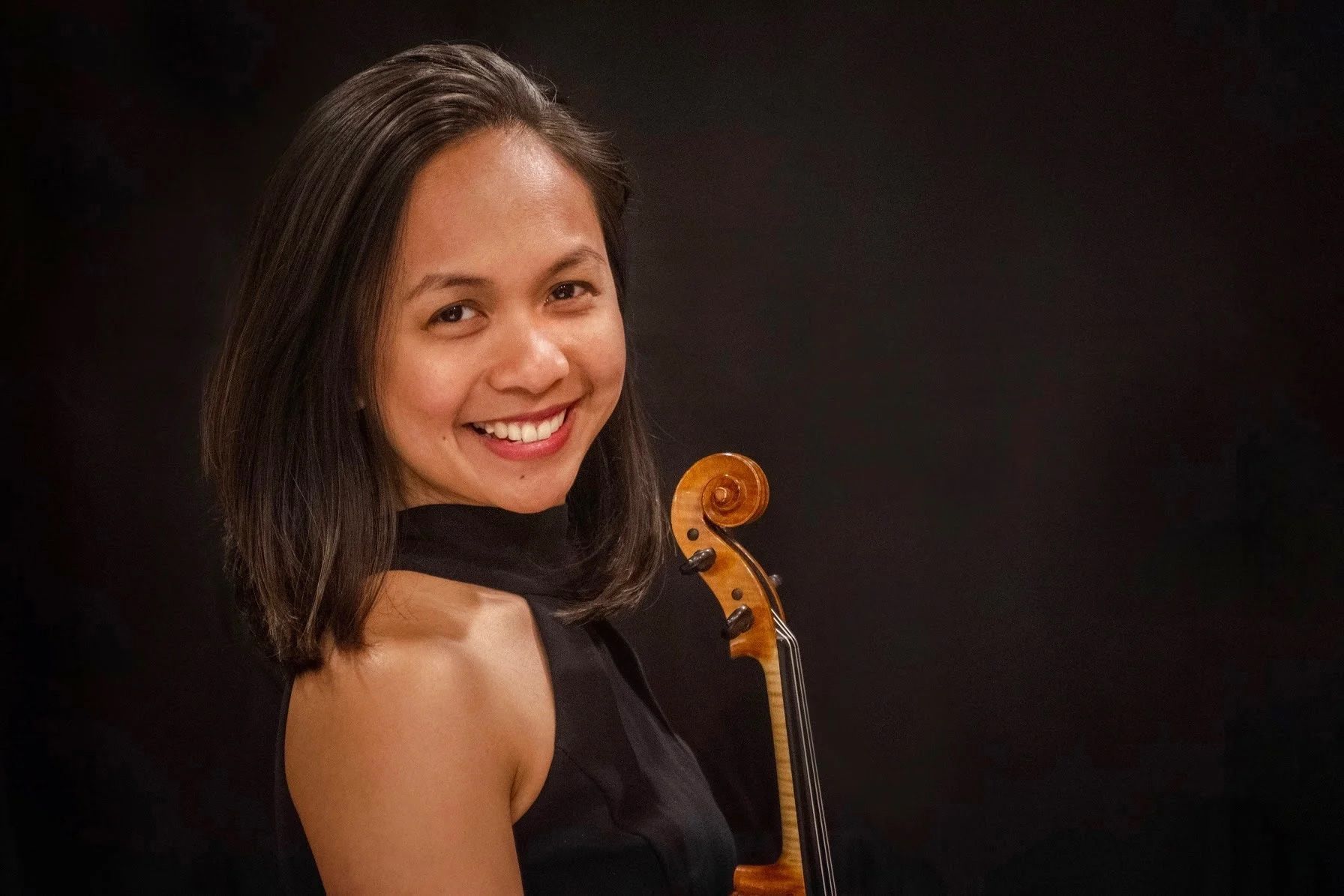 joanna ruth tumpalan violinist