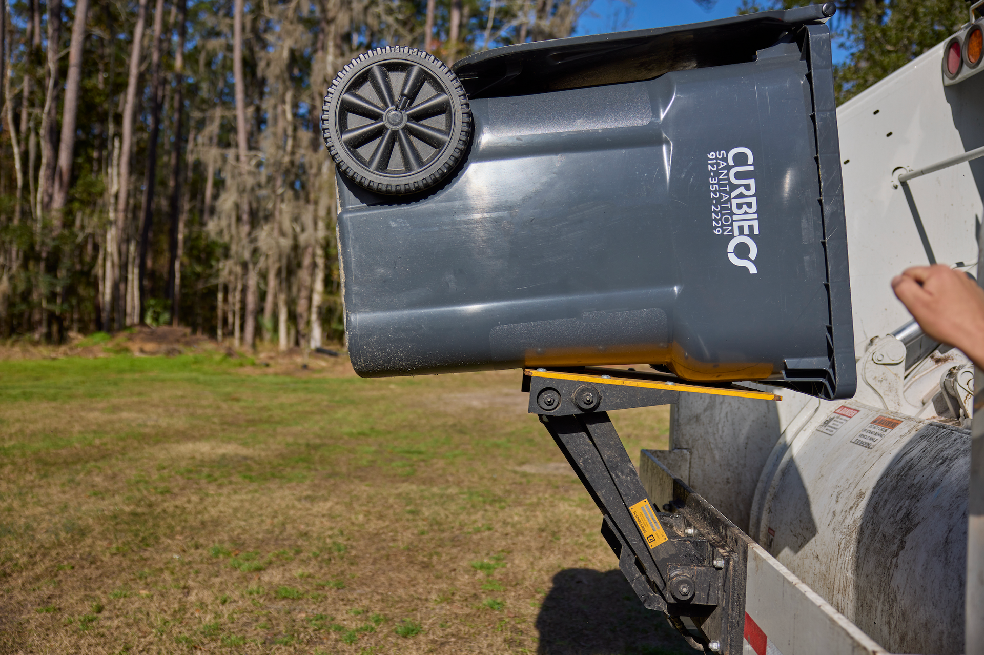 curbie-sanitation-curbside-trash-and-recycling-combo