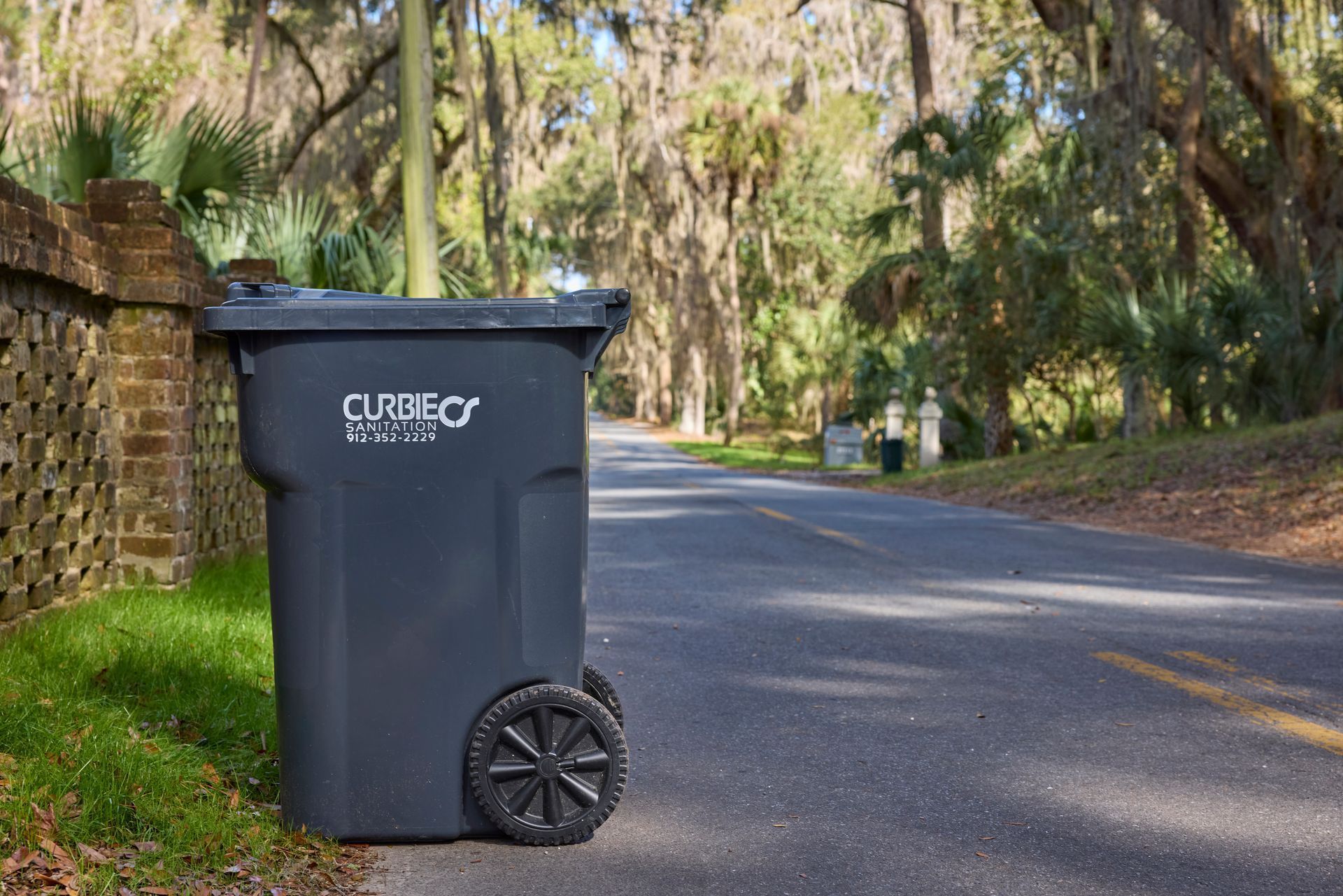 curbie-sanitation-weekly curbside-trash-pickup